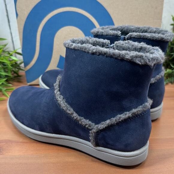 Clarks Cloudsteppers Step Glow Rose Faux Fur Ankle Boots Size 5.5 - Picture 4 of 10